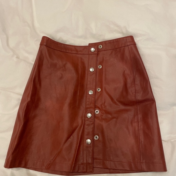 Faux Leather skirt with buttons - Picture 6 of 6